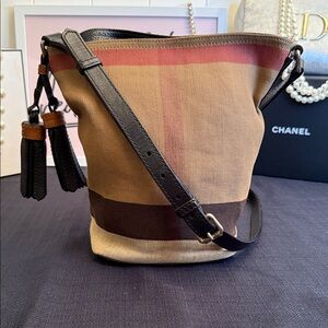 EUC Burberry Ashby Bucket Bag